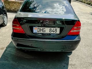 Mercedes C-Class foto 2