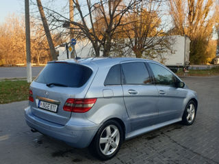 Mercedes B-Class foto 3