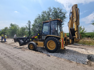 Buldoexcavator caterpillar 428c anul 1999 accept schimb pe apartament. foto 3