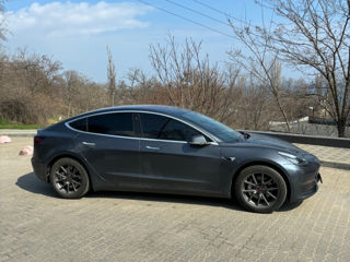 Tesla Model 3 foto 2