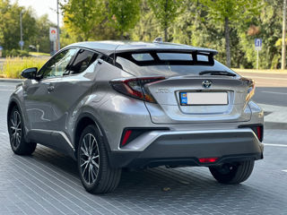 Toyota C-HR foto 2