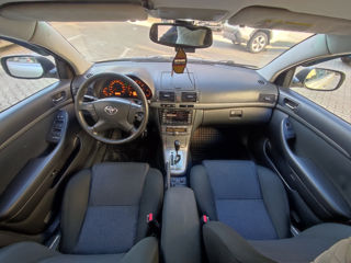 Toyota Avensis foto 8