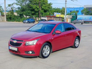 Chevrolet Cruze фото 0