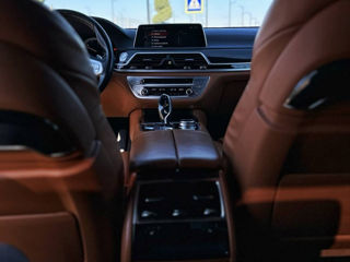 BMW 7 Series foto 2