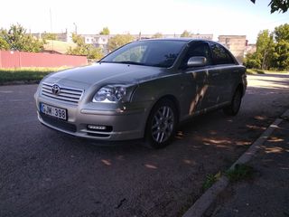 Toyota Avensis foto 1