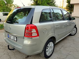 Opel Zafira foto 2