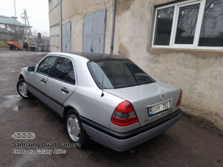 Mercedes C-Class foto 3