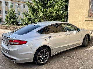 Ford Fusion foto 2