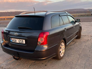 Toyota Avensis foto 4