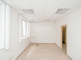 Spațiu comercial, 262 mp, Centru, 3.500 € ! foto 5