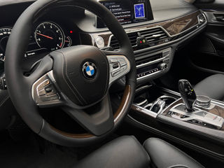 BMW 7 Series foto 8