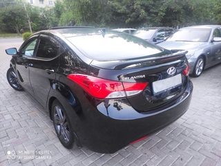 Hyundai Elantra foto 12