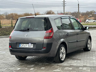 Renault Grand Scenic foto 2