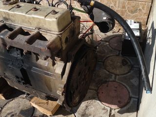 Motor de la generator an stare de lucru lam zavodit am video .are  6 cilindri  davleniea 3 foto 3