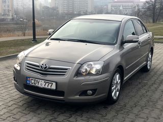 Toyota Avensis foto 1