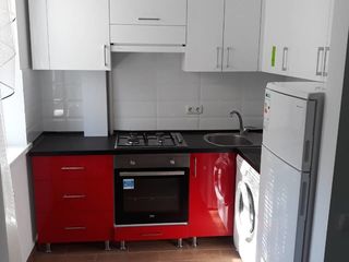 Se oferă spre chirie apartament 2 camere +living  , Buiucani  , str . Paris foto 3