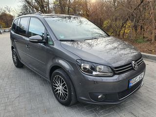 Volkswagen Touran foto 2