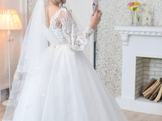 Rochie de mireasă tip prințesă foto 1