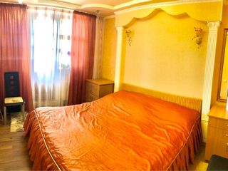 Se vinde apartament cu 3 camere Cahul Centru foto 2