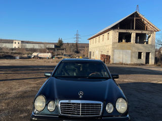 Mercedes E-Class foto 2