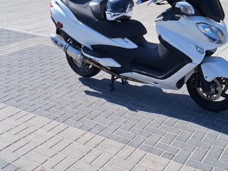 Suzuki Burgman foto 3