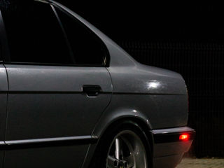 BMW 5 Series foto 2