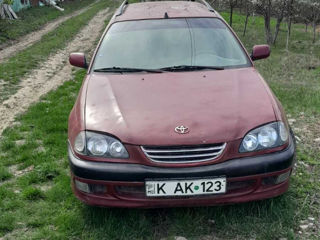 Toyota Avensis foto 1