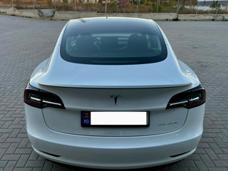 Tesla Model 3 foto 4