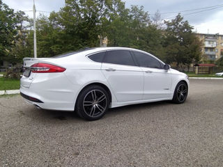 Ford Fusion foto 4