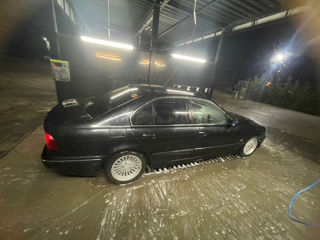 BMW 5 Series foto 2