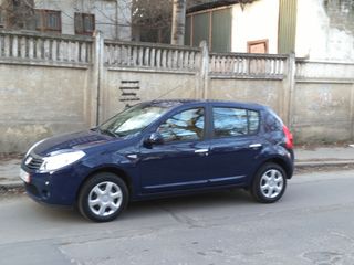 Dacia Sandero foto 1