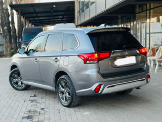 Mitsubishi Outlander foto 2