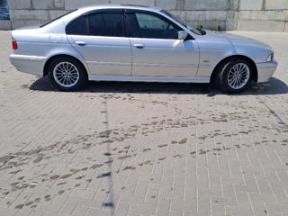 BMW 5 Series foto 2