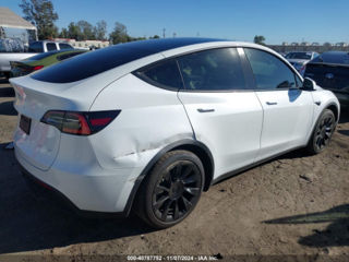 Tesla Model Y foto 4