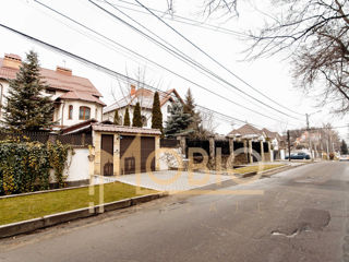 Casa spre inchiriere amplasată pe str. Anton Crihan, sec. Centru!! foto 10