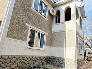 Spre vânzare casă cu 2 nivele 170 mp + 8 ari, în Cricova! foto 1