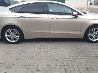 Ford Fusion foto 9