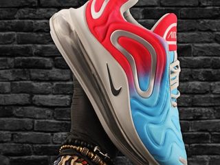 Nike Air Max 720 Red/Blue Unisex foto 1