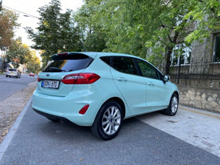 Ford Fiesta foto 3