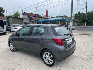 Toyota Yaris foto 1