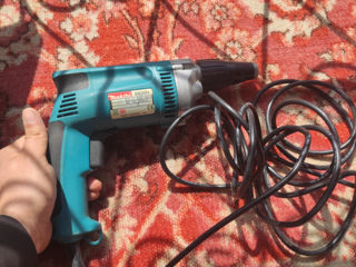 профессиональный шуруповерт Makita 6826N foto 2