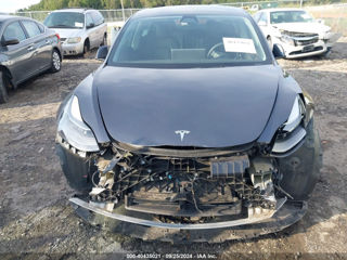 Tesla Model 3 foto 2