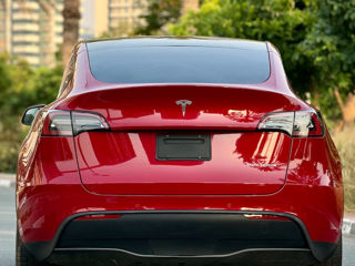 Tesla Model Y foto 3