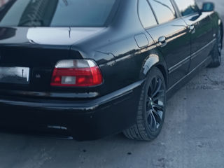 BMW 5 Series foto 7