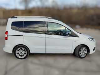 Ford Tourneo Courier foto 4