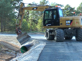 Servicii cu excavator foto 2