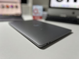 MacBook Pro 16, 2019/ i7 9gen/ 32gb Ram/ 512Gb SSD/ Radeon Pro 5300M 4Gb/ 334 cicluri foto 6