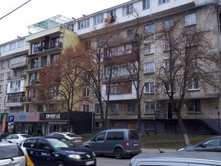 Apartament cu două odăi in centrul municipiului Chișinău, pe strada Puskin. foto 2