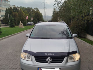 Volkswagen Touran foto 3