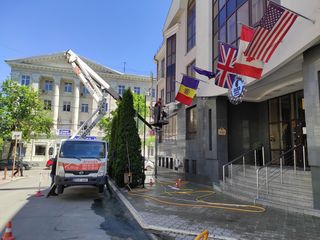 Spălare fatade, acoperis, la cladiri, oficii, case, etc! Aparat cu presiune + spalare manuala! foto 3